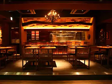 わらじん テーブル席